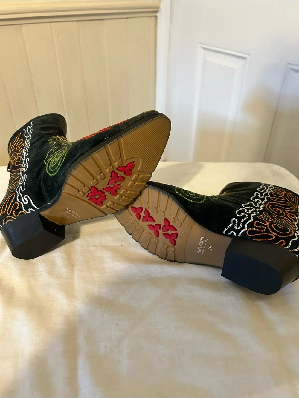 Artemis Turkey Handmade Velvet Suzani Embroidered Boots/EU 38 US 7/7.5 NEW